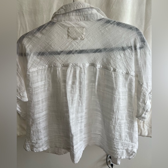 oversized white flowy aeropostale button up too - Picture 3 of 3